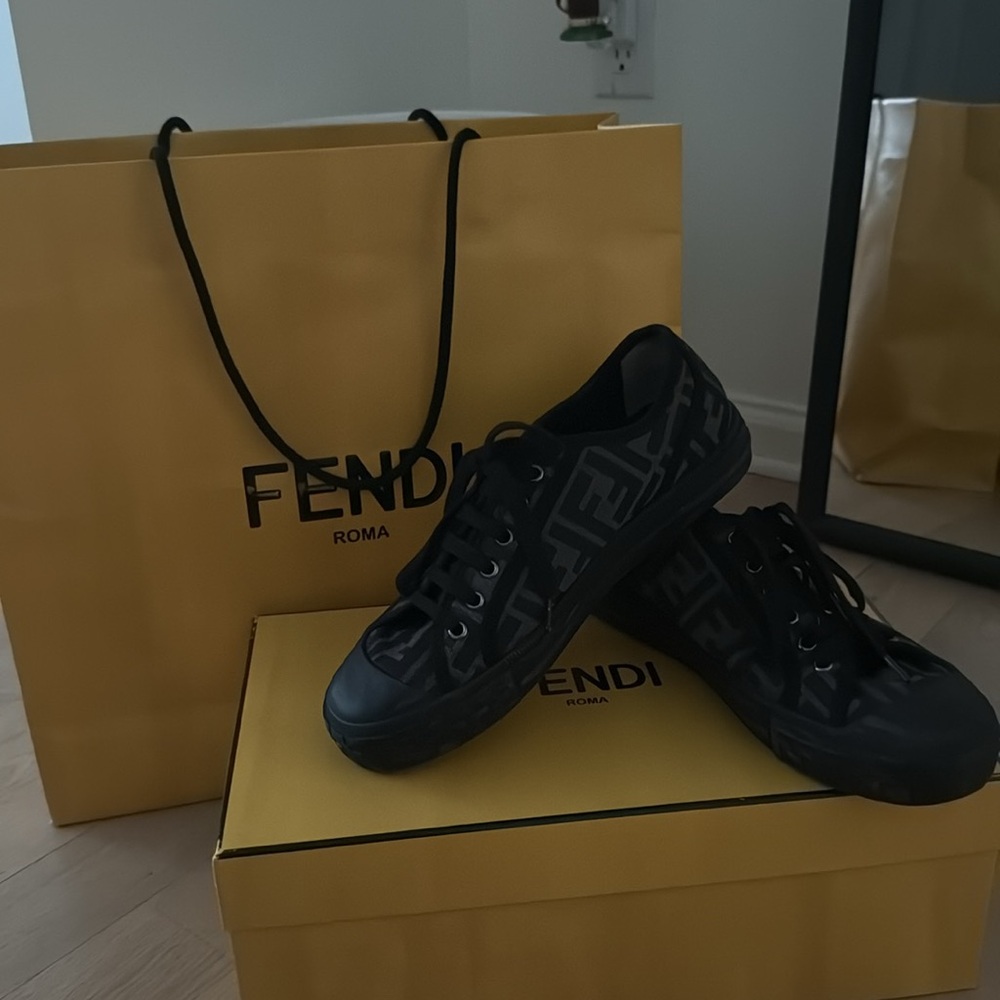 Men’s Fendi authentic like new